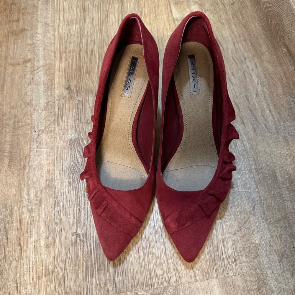 GUC | Red Suede Tahari Banter Heels |Size 10
